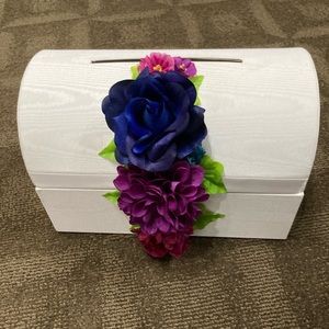White satin wedding cardbox with flowers